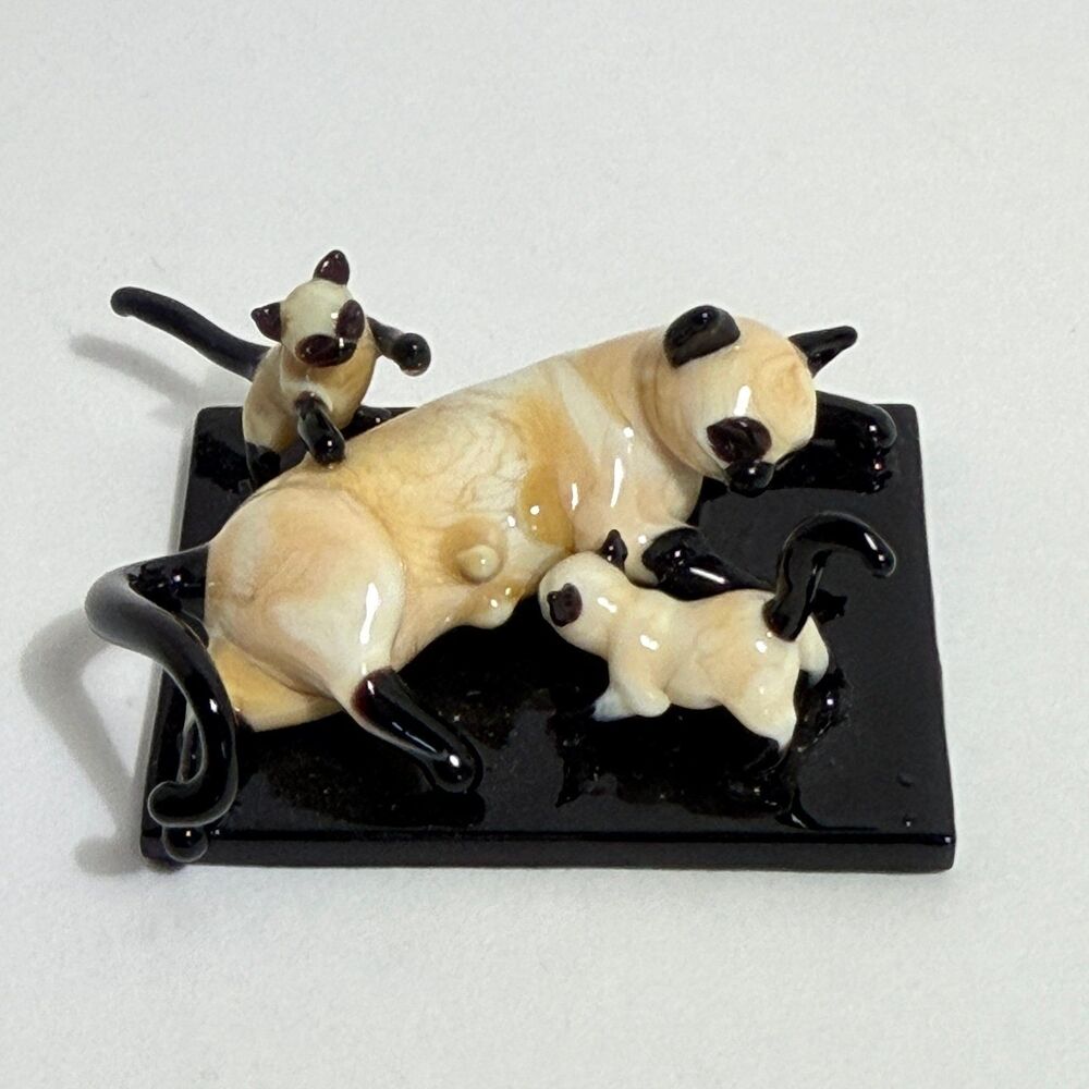 Vintage Miniature Lampwork Art Glass Siamese Mother Cat Nursing Kitten